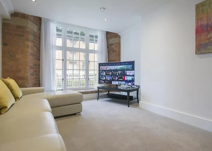 Chocolets - The Lion Han/Misafirhane York