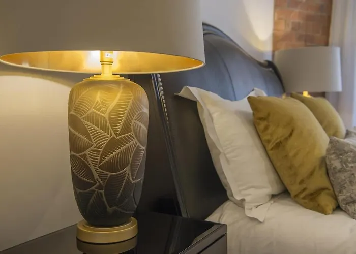 Chocolets - The Lion Han/Misafirhane York