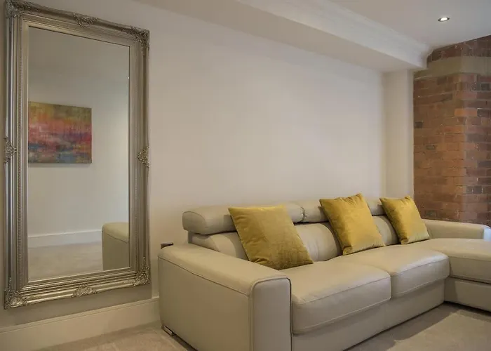 Chocolets - The Lion Han/Misafirhane *