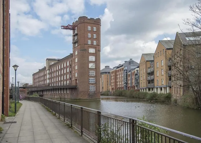 Chocolets - The Lion Han/Misafirhane *